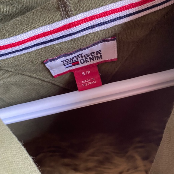 green tommy long sleeve with hood - Picture 3 of 3